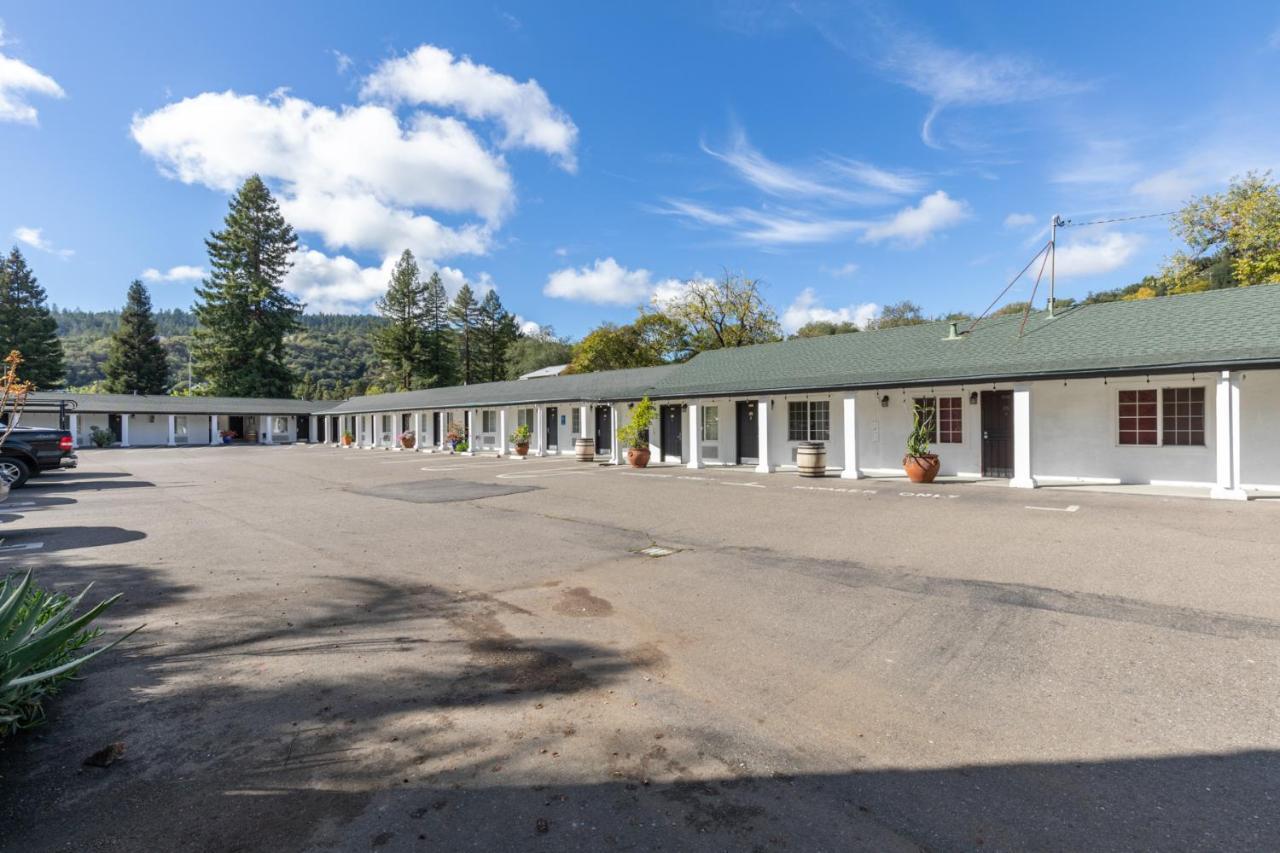 Vineyard Valley Inn Cloverdale Exterior foto
